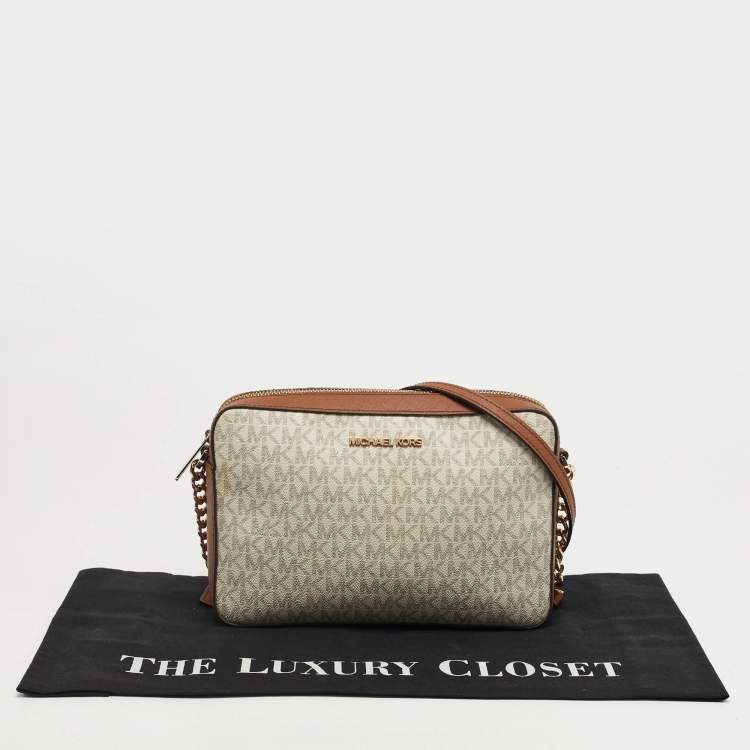 مملوكة مسبقًا Michael Kors Jet Set Camera Brown/Off White Signature Coated Canvas and Leather Crossbody Bag