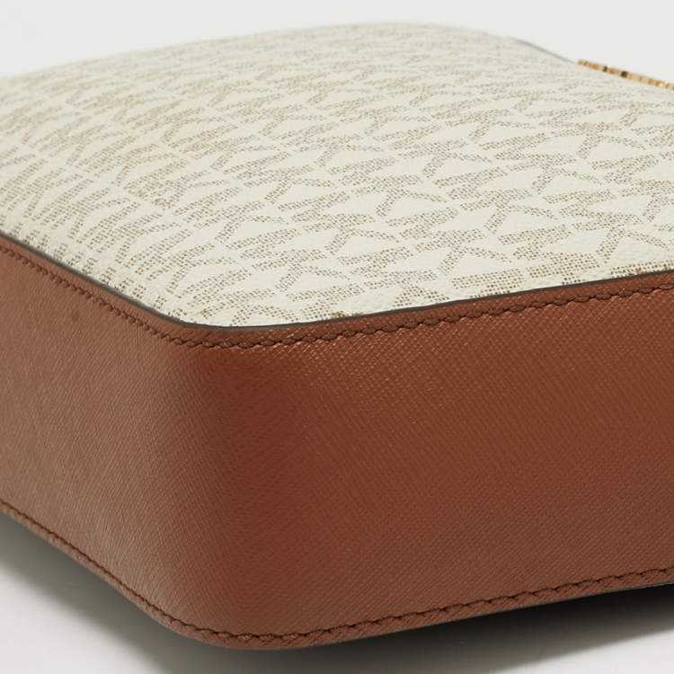 مملوكة مسبقًا Michael Kors Jet Set Camera Brown/Off White Signature Coated Canvas and Leather Crossbody Bag