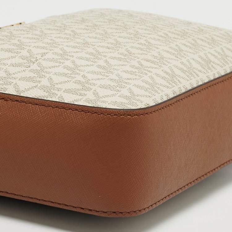 مملوكة مسبقًا Michael Kors Jet Set Camera Brown/Off White Signature Coated Canvas and Leather Crossbody Bag