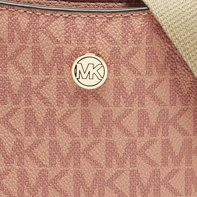 مملوكة مسبقًا Michael Kors Briley Large Pink Signature Coated Canvas Messenger Bag