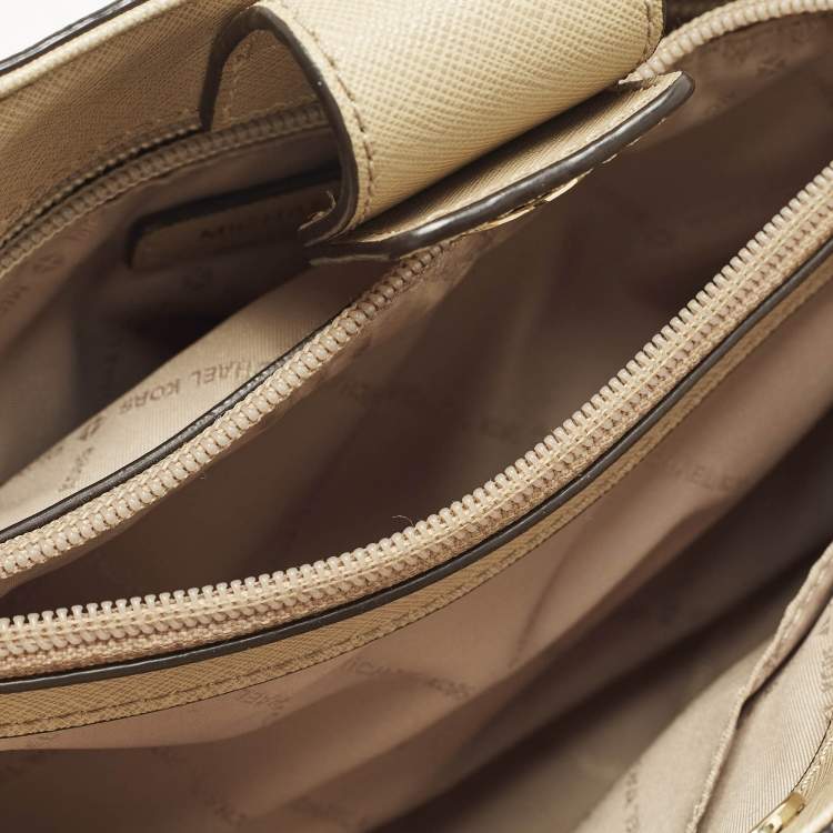 مملوكة مسبقًا Michael Kors Cynthia Small Beige Leather Tote