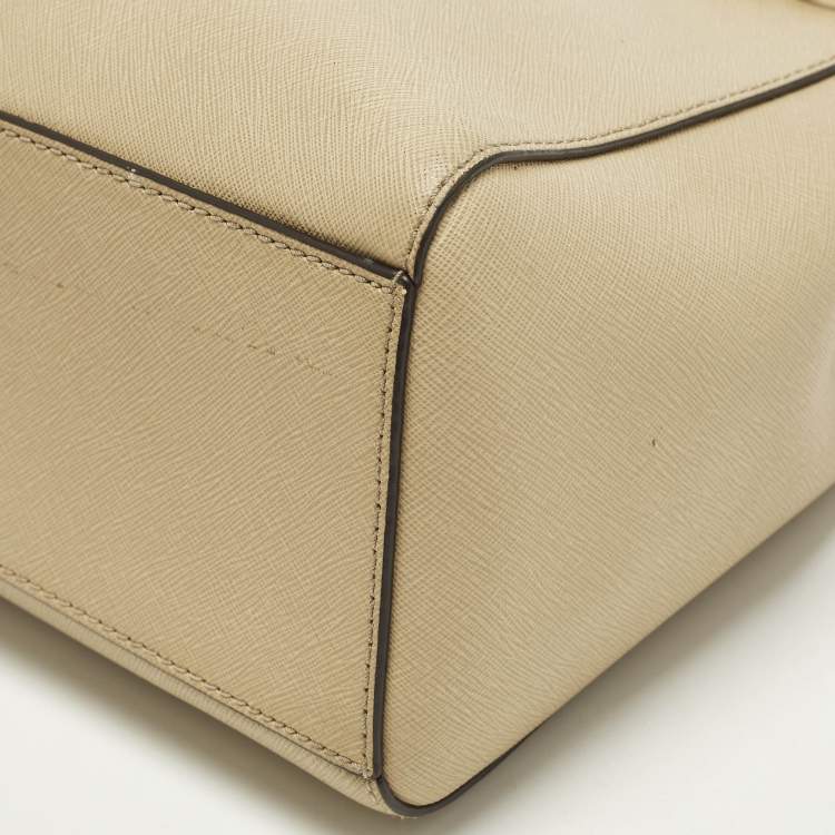 مملوكة مسبقًا Michael Kors Cynthia Small Beige Leather Tote