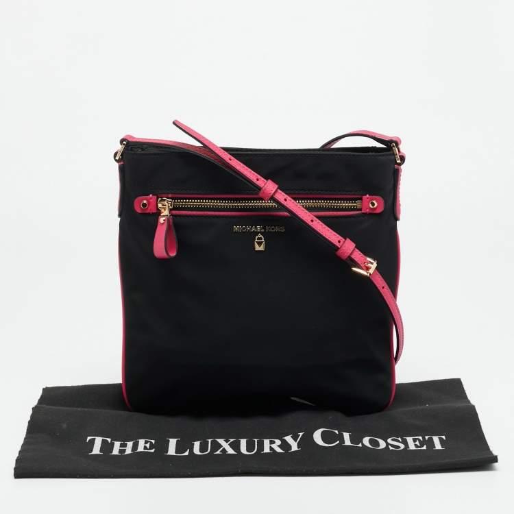 مملوكة مسبقًا Michael Kors Kelsey Large Black/Fuchsia Nylon Crossbody Bag