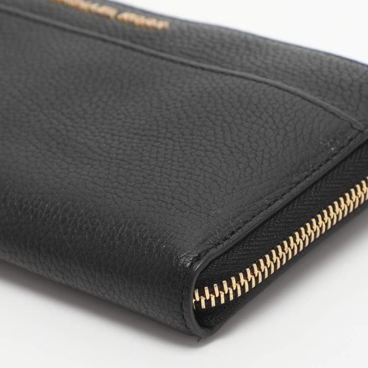 Pre Owned Michael Kors Black Leather Zip Around Wallet