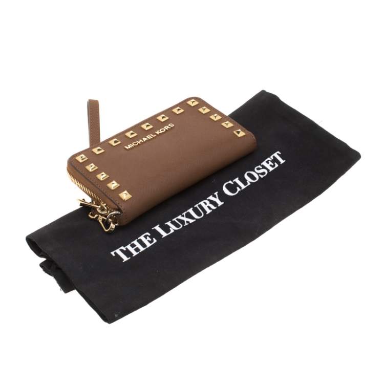 Pre Owned Michael Kors Brown Saffiano Leather Studded Selma Wristlet