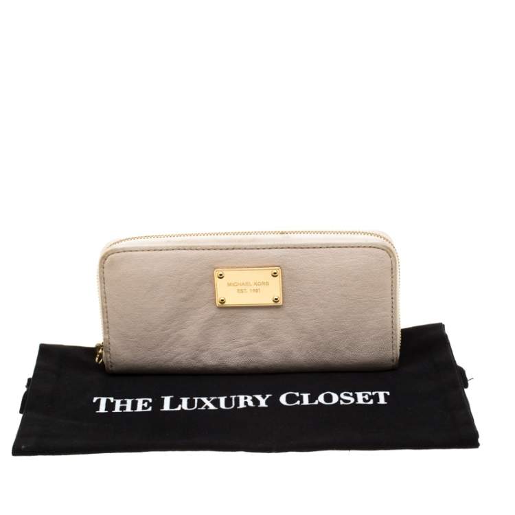 Pre Owned Michael Kors Off White Leather Jet Set Continental Wallet