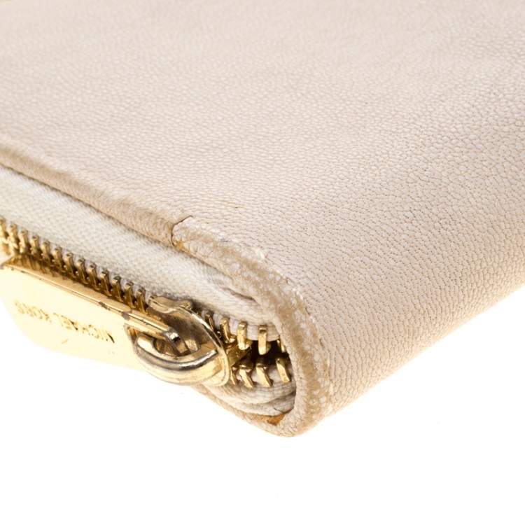 Pre Owned Michael Kors Off White Leather Jet Set Continental Wallet