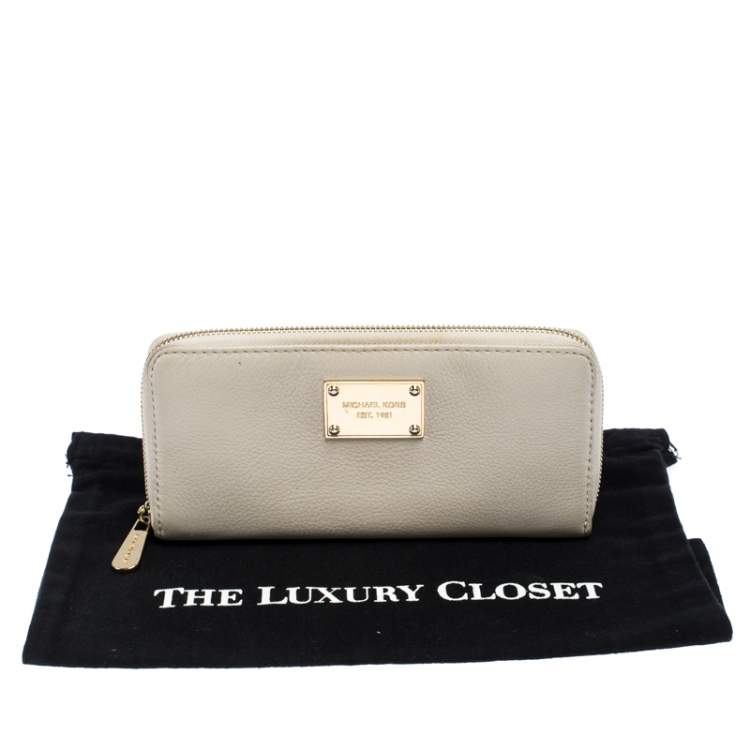 Pre Owned Michael Kors Off White Leather Jet Set Zip Around Wallet