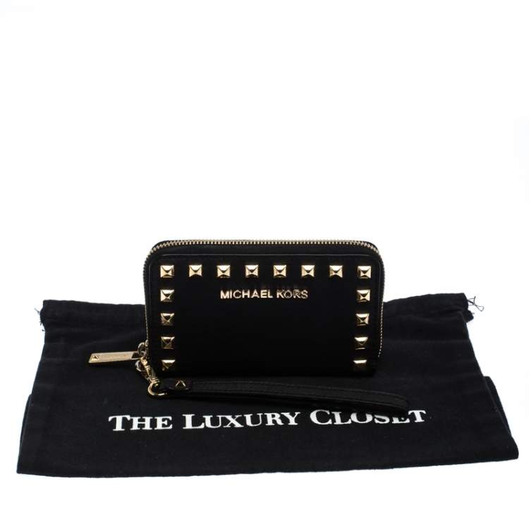 Pre Owned Michael Kors Black Saffiano Leather Studded Selma Wristlet Wallet