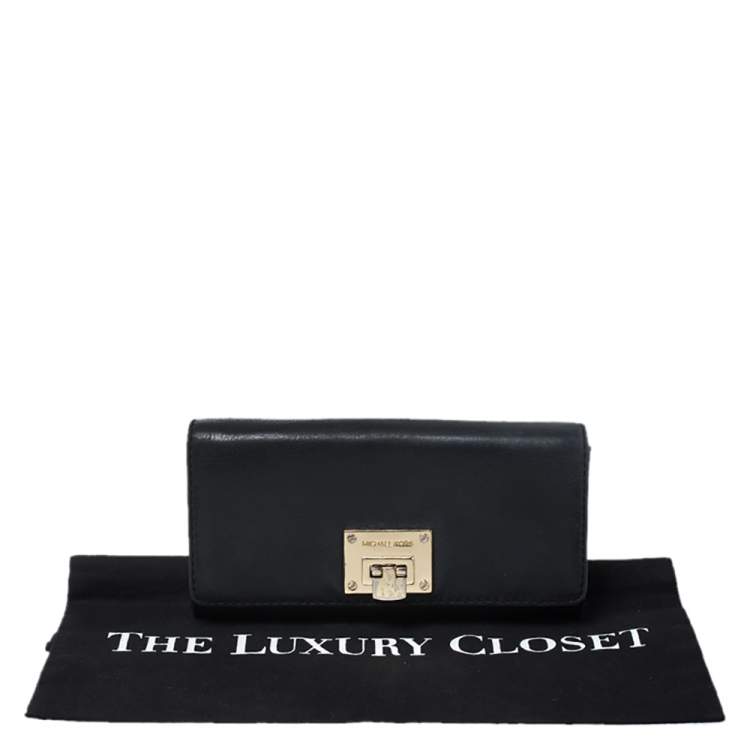 مملوكة مسبقًا Michael Kors Black Leather Flap Continental Wallet