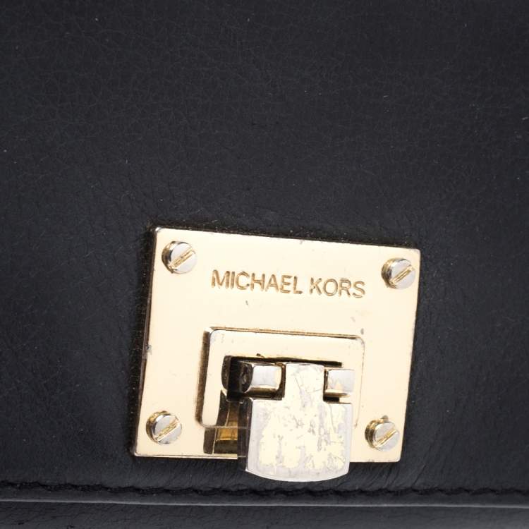مملوكة مسبقًا Michael Kors Black Leather Flap Continental Wallet