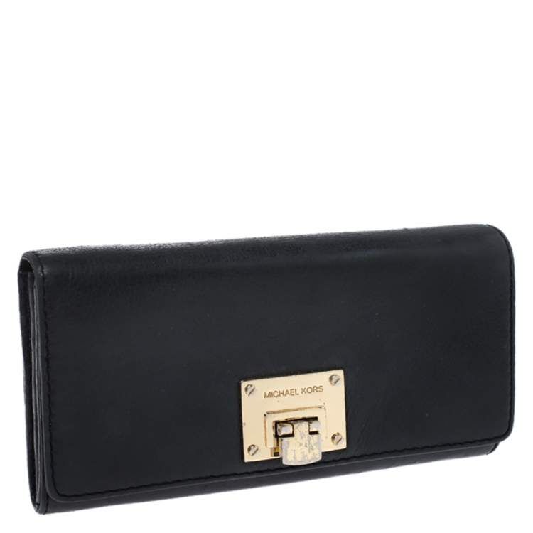مملوكة مسبقًا Michael Kors Black Leather Flap Continental Wallet
