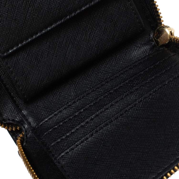 Pre Owned Michael Kors Black Patent Leather Zip Around Wallet