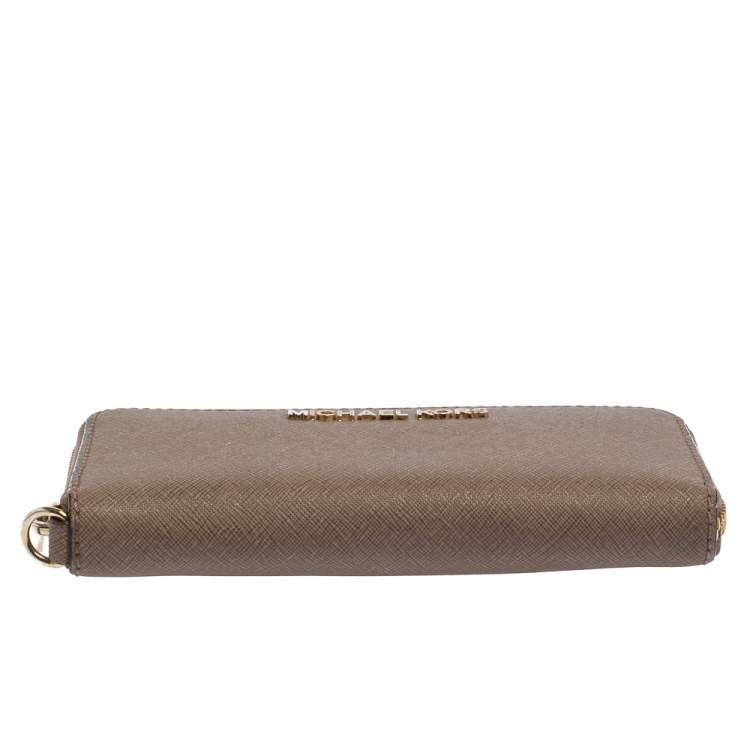 Pre Owned Michael Kors Beige Leather Zip Around Wristlet Wallet