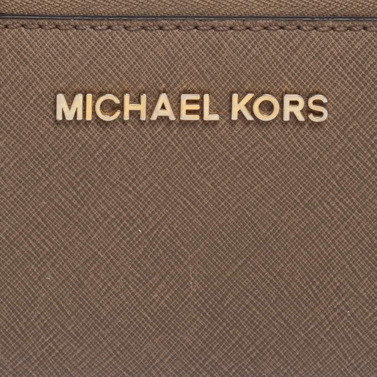 Pre Owned Michael Kors Beige Leather Zip Around Wristlet Wallet