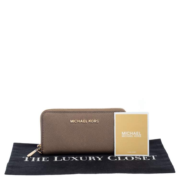 Pre Owned Michael Kors Beige Leather Zip Around Wristlet Wallet