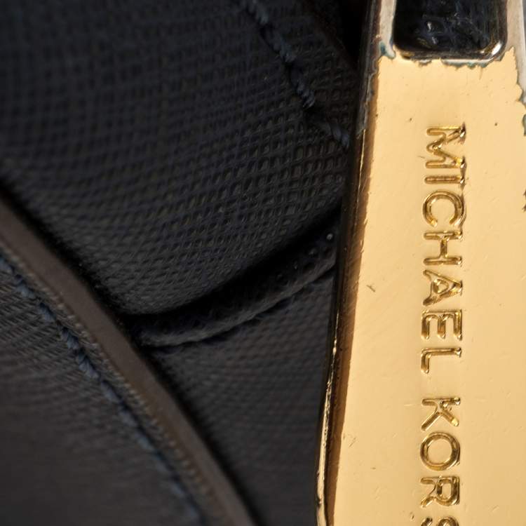 Pre Owned Michael Kors Navy Blue Leather Jet Set Camera Crossbody Bag