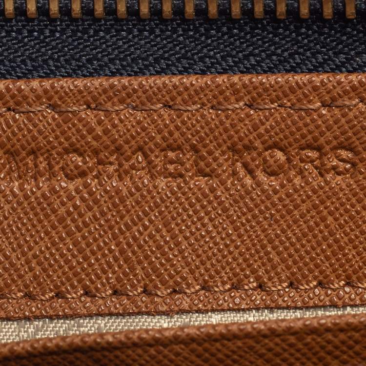 Pre Owned Michael Kors White/Blue Leather Jet Set Zip Around Wallet