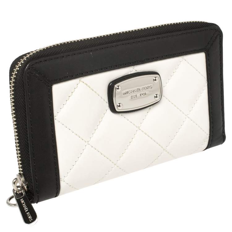 Pre Owned Michael Kors White/Black Quilted Leather Wristlet Wallet