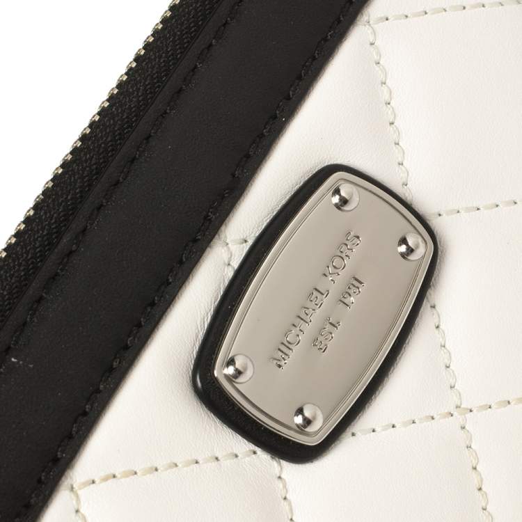 Pre Owned Michael Kors White/Black Quilted Leather Wristlet Wallet