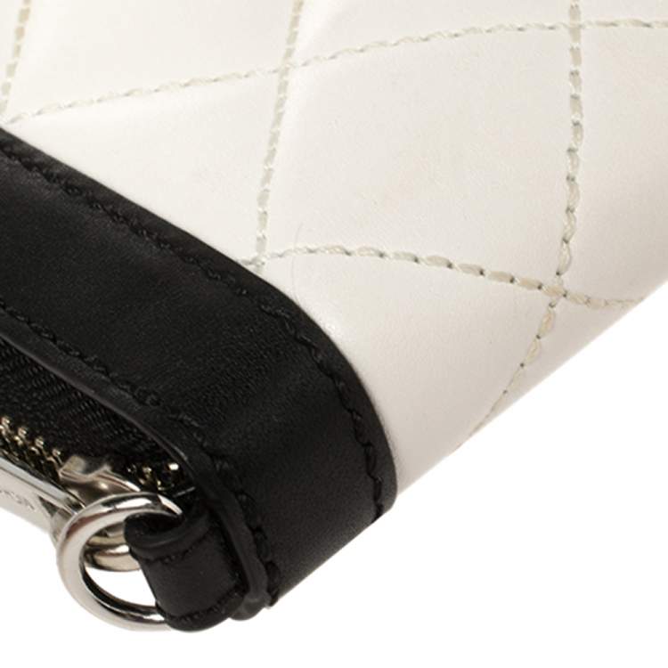 Pre Owned Michael Kors White/Black Quilted Leather Wristlet Wallet