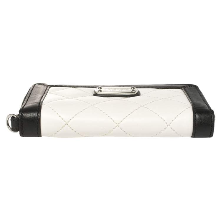 Pre Owned Michael Kors White/Black Quilted Leather Wristlet Wallet