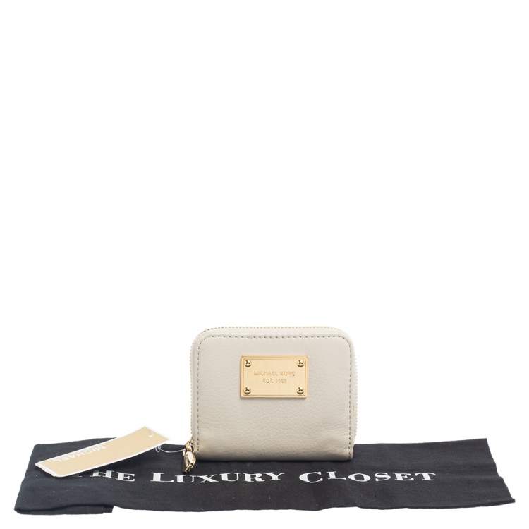 Pre Owned Micheal Kors White Leather Zip Around Wallet