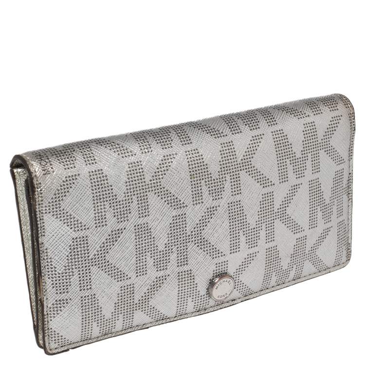 Pre Owned Michael Kors Metallic Silver Signature Coated Canvas Bifold Wallet