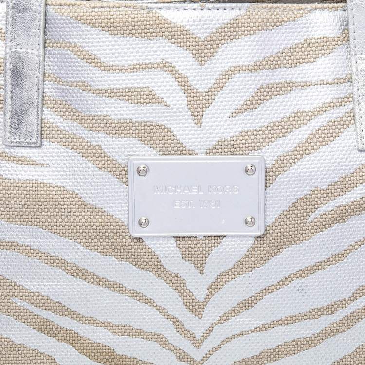 Pre Owned Michael Kors Silver/Beige Canvas And Patent Leather Tote