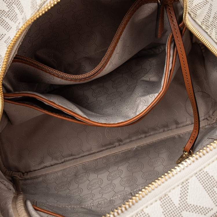 مملوكة مسبقًا Michael Kors White Signature Coated Canvas Large Studded Jet Set Backpack