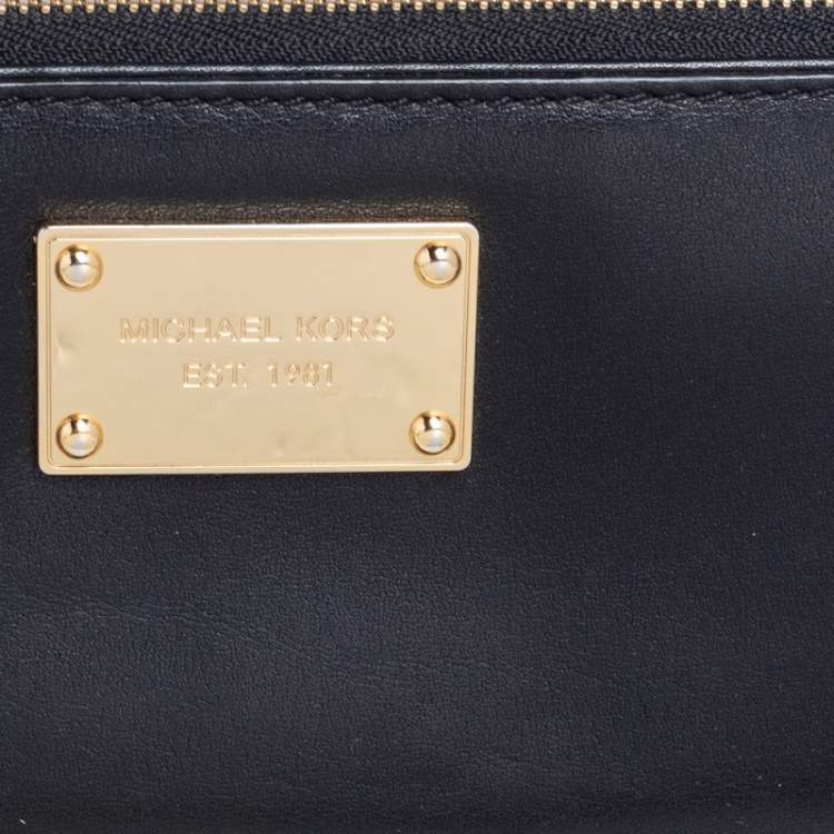Pre Owned Michael Kors Black Leather Zip Around Wallet