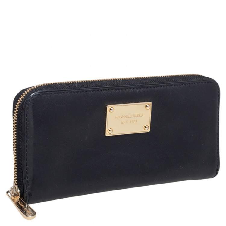 Pre Owned Michael Kors Black Leather Zip Around Wallet