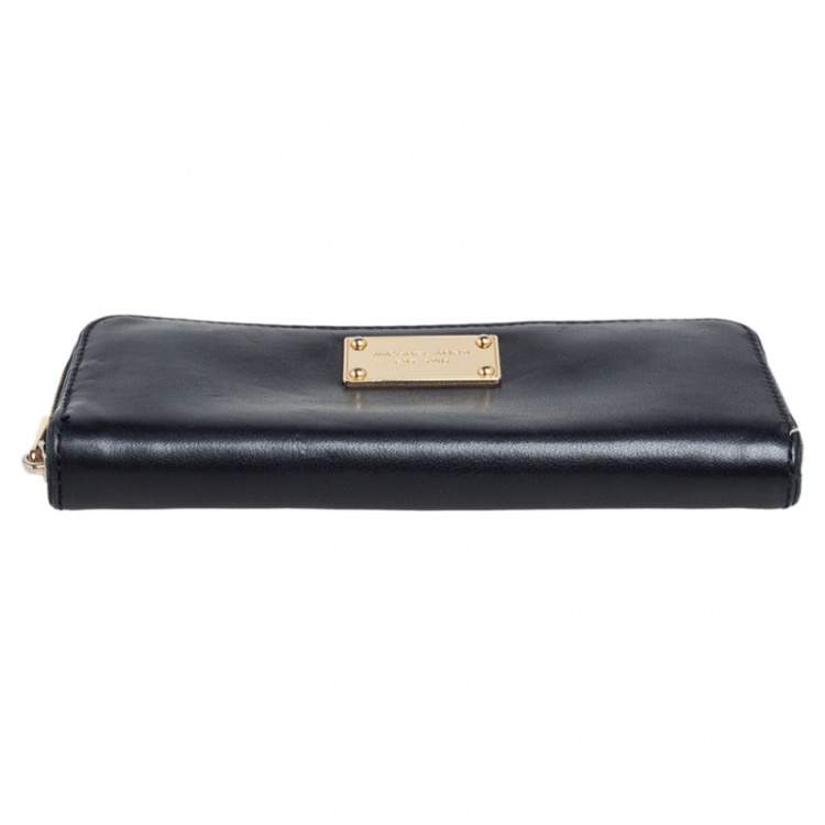 Pre Owned Michael Kors Black Leather Zip Around Wallet