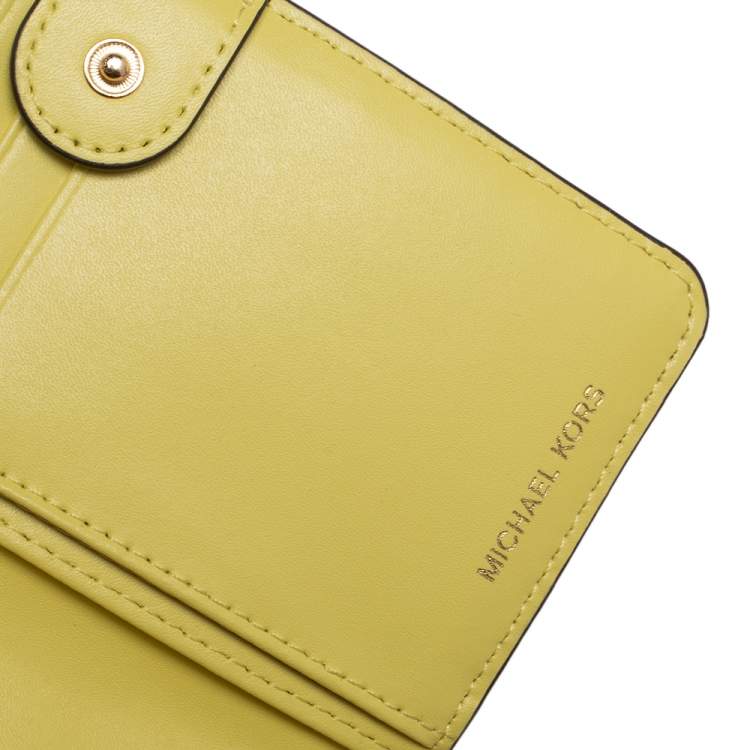 Pre Owned Michael Kors Yellow Leather Phone Crossbody Bag