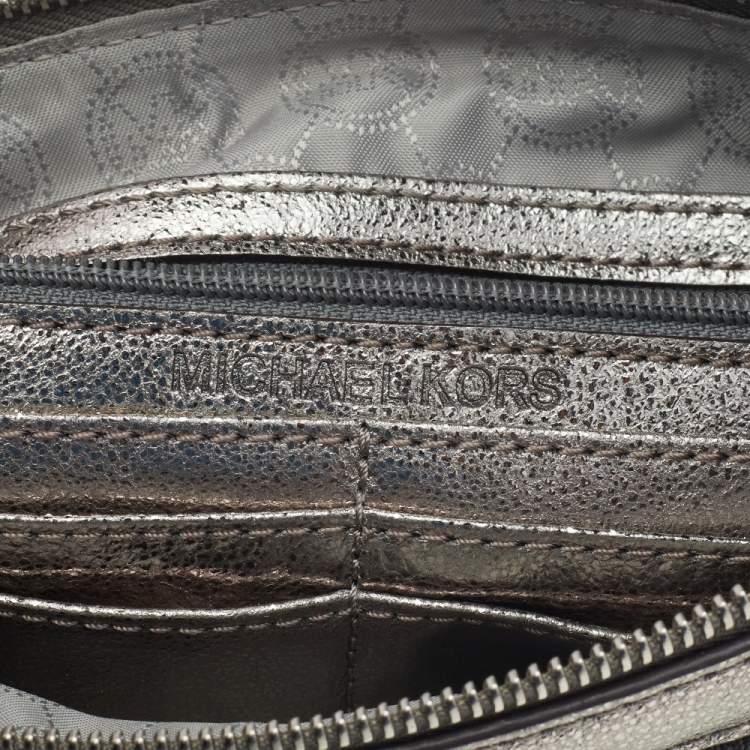 Pre Owned Michael Kors Metallic Silver Leather Fallon Wristlet Clutch