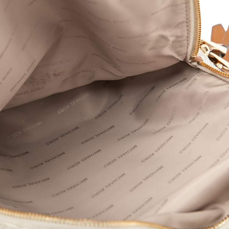 مملوكة مسبقًا Michael Kors White/Tan Signature Coated Canvas And Leather Rhea Zip Backpack