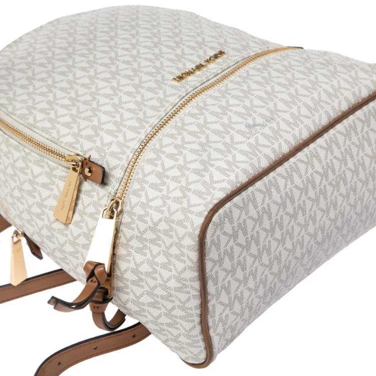 مملوكة مسبقًا Michael Kors White/Tan Signature Coated Canvas And Leather Rhea Zip Backpack