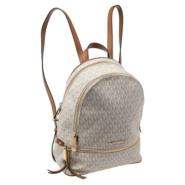 مملوكة مسبقًا Michael Kors White/Tan Signature Coated Canvas And Leather Rhea Zip Backpack