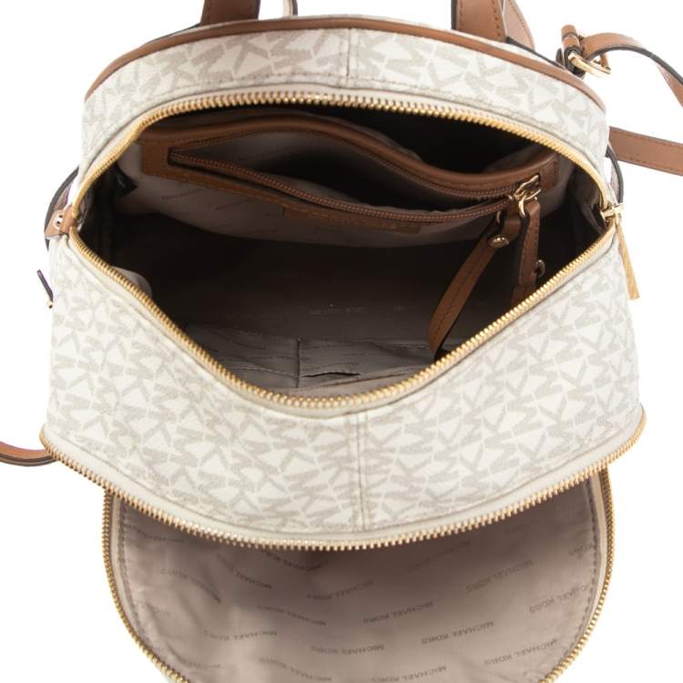 مملوكة مسبقًا Michael Kors White/Tan Signature Coated Canvas And Leather Rhea Zip Backpack