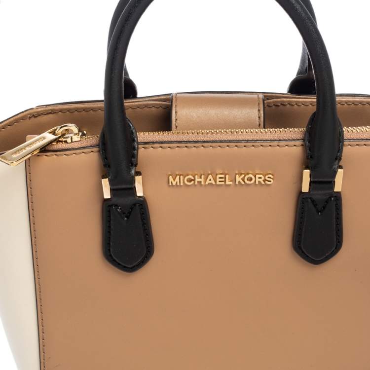 Pre Owned Michael Kors Beige/White Leather Small Carolyn Tote