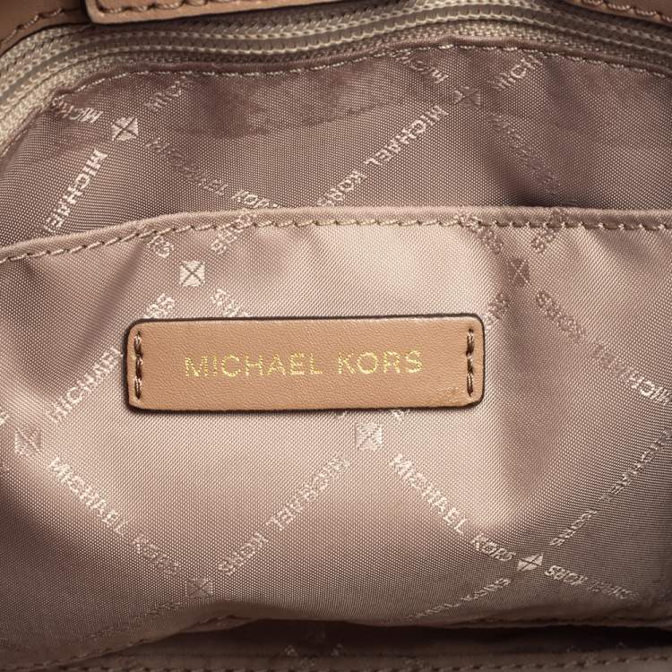 Pre Owned Michael Kors Beige/White Leather Small Carolyn Tote