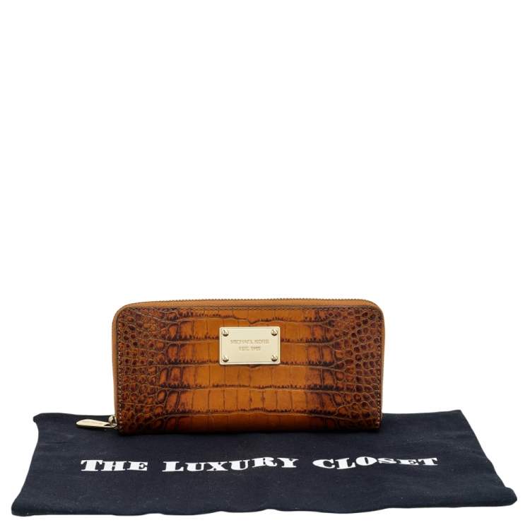 Pre Owned Michael Kors Brown Croc Embossed Leather Zip Around Wallet