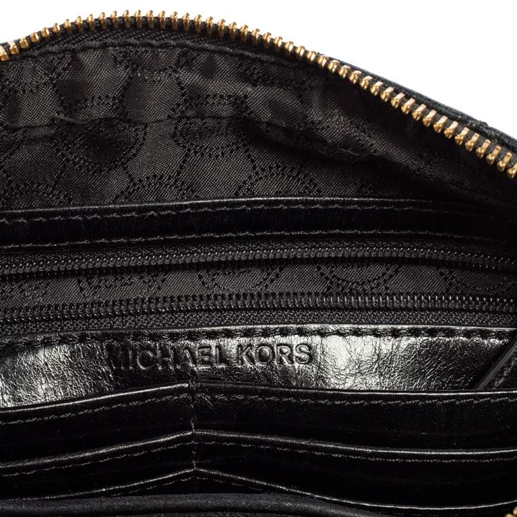 Pre Owned Michael Kors Black Quilted Leather Susannah Lock Messenger Bag