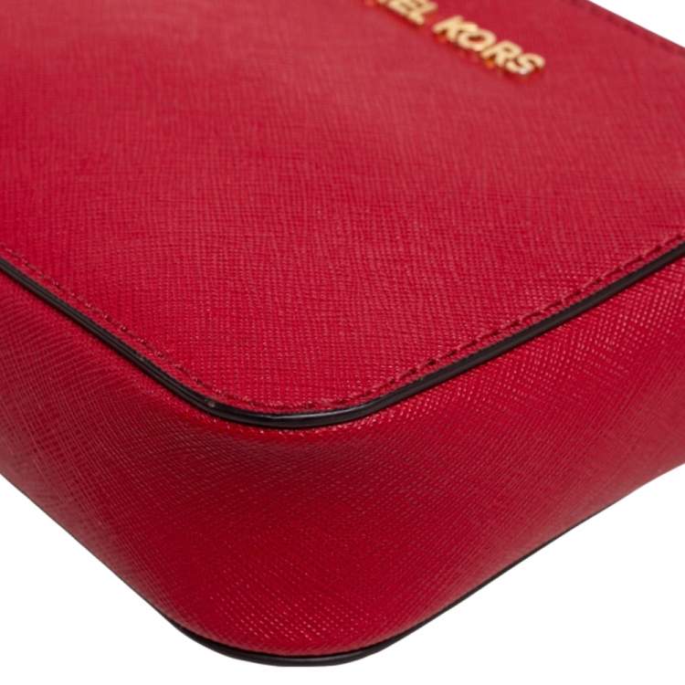 مملوكة مسبقًا MICHAEL Michael Kors Red Saffiano Leather Jet Set Camera Crossbody Bag