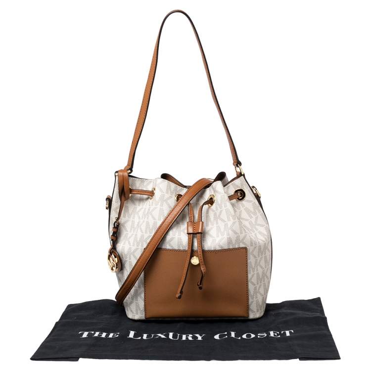 Pre Owned Michael Kors White Monogram Coated Canvas Medium Greenwich Bucket Bag