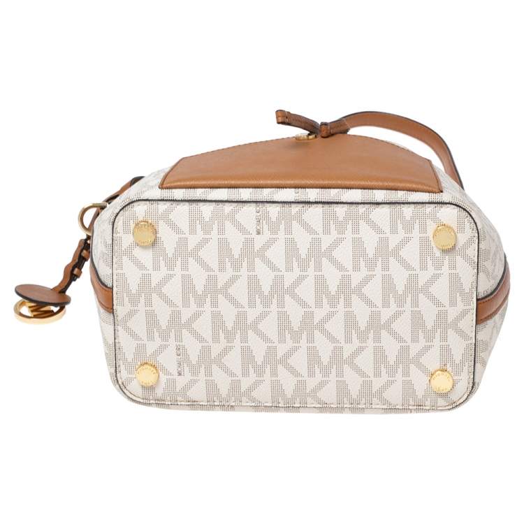 Pre Owned Michael Kors White Monogram Coated Canvas Medium Greenwich Bucket Bag