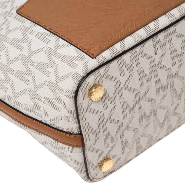 Pre Owned Michael Kors White Monogram Coated Canvas Medium Greenwich Bucket Bag