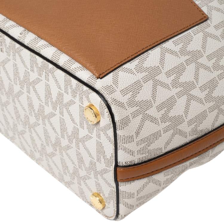 Pre Owned Michael Kors White Monogram Coated Canvas Medium Greenwich Bucket Bag