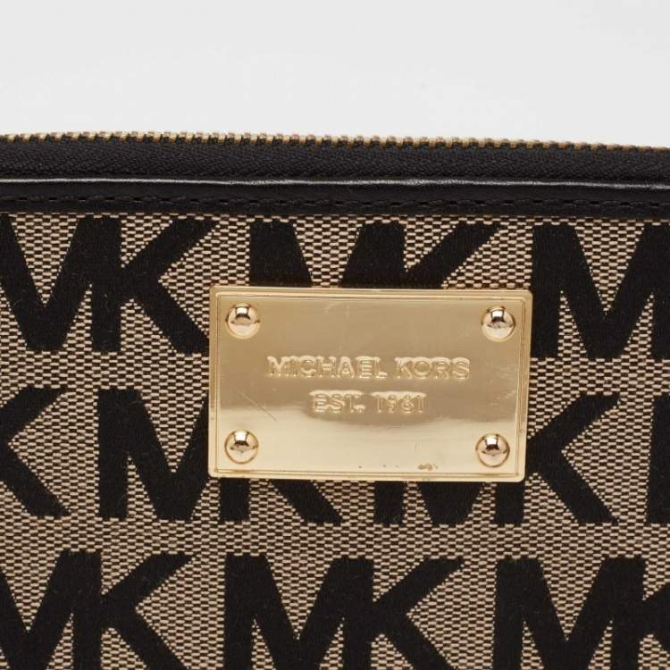 Pre Owned Michael Kors Beige/Black Signature Canvas and Leather Trim Zip Around Wallet