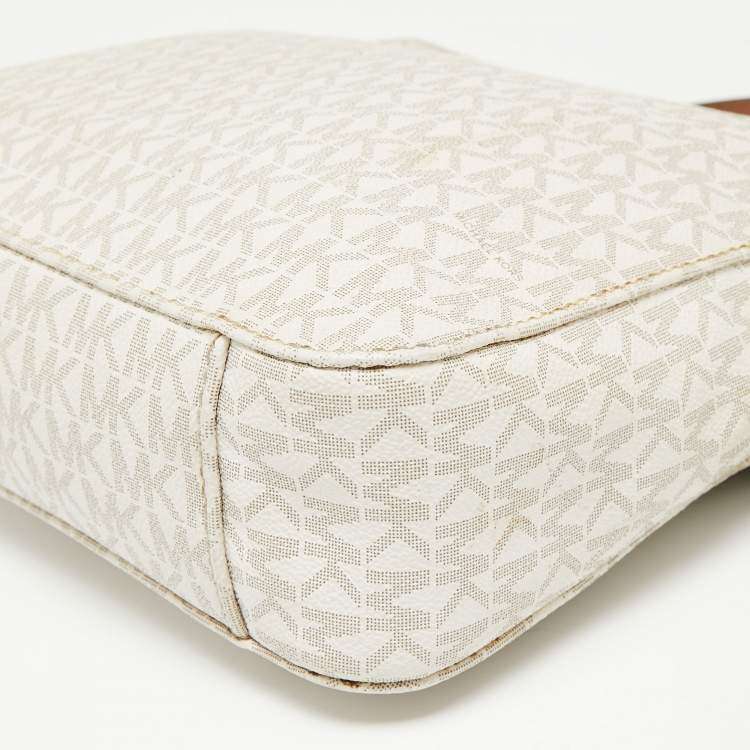 Pre Owned Michael Kors White Signature Coated Canvas Jet Set Messenger Bag
